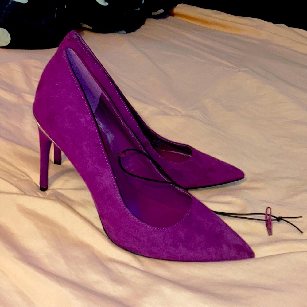 Magenta 3 inch heels. Never worn, size 8, tag still available